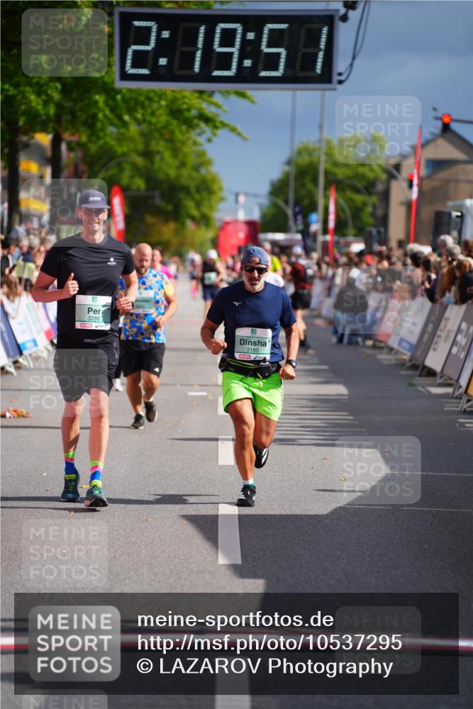 20.09.2026 - PSD Bank Halbmarathon LAZAROV Photography http://msf.ph/oto/10537295 20.09.2026 12:19:50 Ziel 3180, 3288, 4732 meine-sportfotos.de