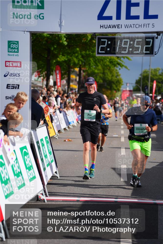 20.09.2026 - PSD Bank Halbmarathon LAZAROV Photography http://msf.ph/oto/10537312 20.09.2026 12:19:51 Ziel 3180, 3288, 4732 meine-sportfotos.de