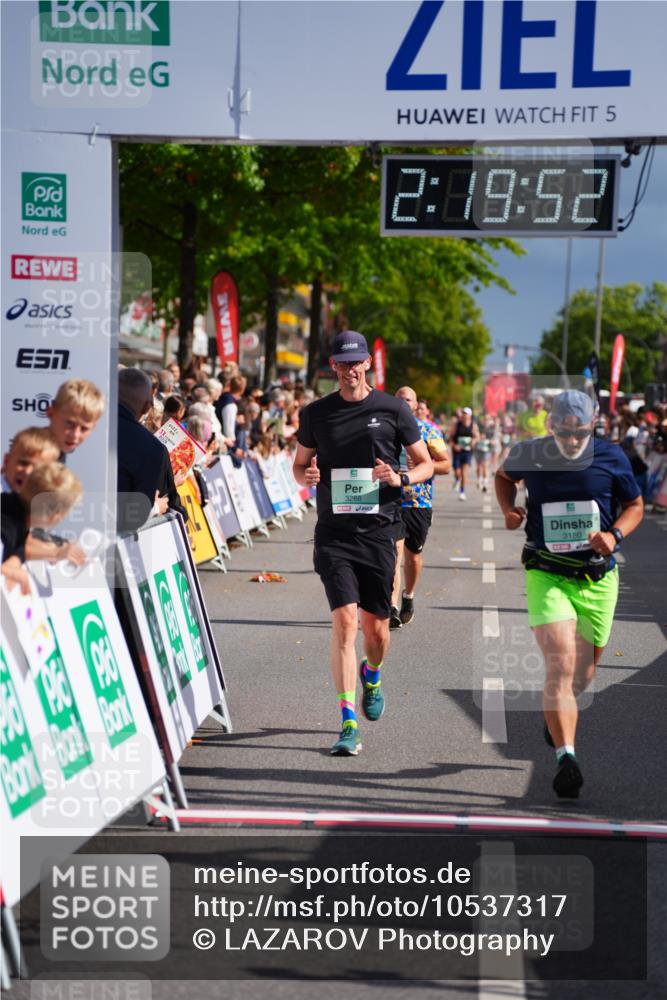 20.09.2026 - PSD Bank Halbmarathon LAZAROV Photography http://msf.ph/oto/10537317 20.09.2026 12:19:52 Ziel 2549, 3180, 3288, 4732 meine-sportfotos.de