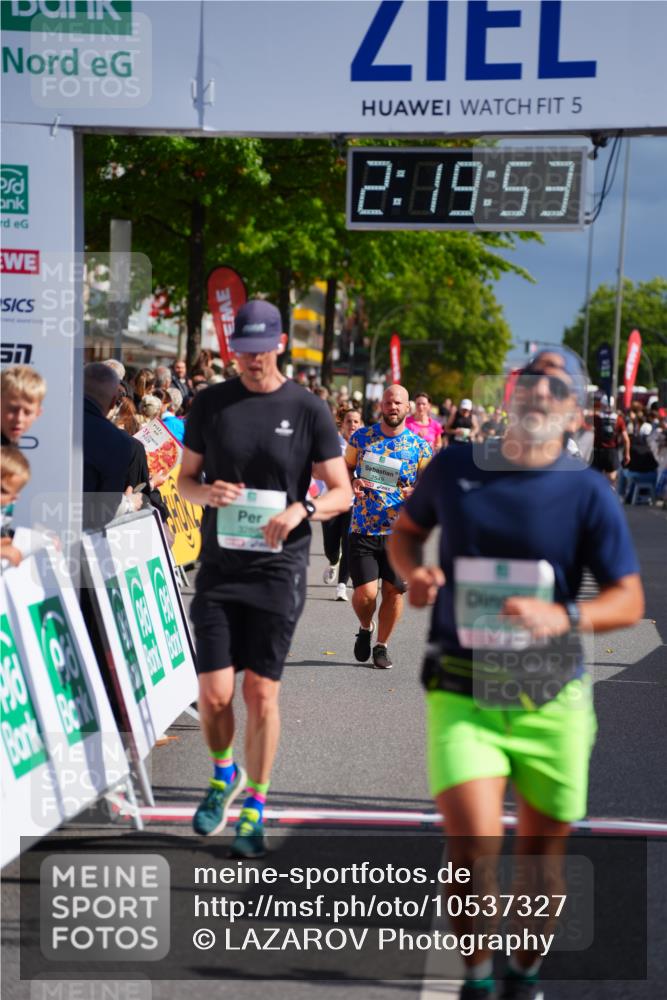 20.09.2026 - PSD Bank Halbmarathon LAZAROV Photography http://msf.ph/oto/10537327 20.09.2026 12:19:53 Ziel 1777, 2549, 3180, 3288, 4732 meine-sportfotos.de