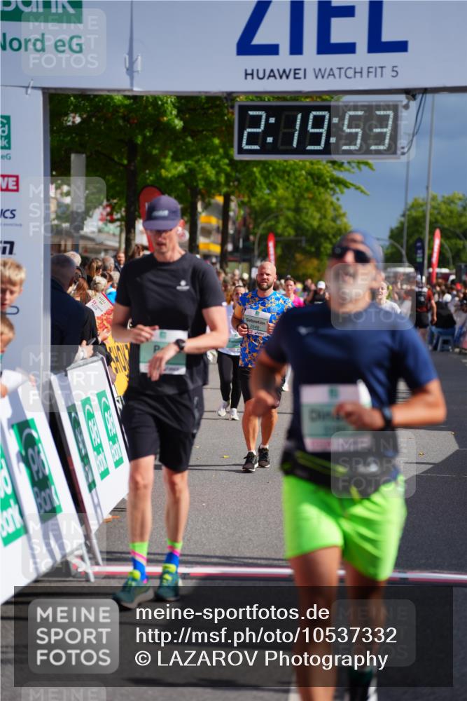 20.09.2026 - PSD Bank Halbmarathon LAZAROV Photography http://msf.ph/oto/10537332 20.09.2026 12:19:53 Ziel 1777, 2549, 3180, 3288, 4732 meine-sportfotos.de