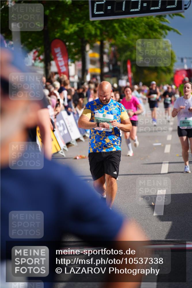 20.09.2026 - PSD Bank Halbmarathon LAZAROV Photography http://msf.ph/oto/10537338 20.09.2026 12:19:54 Ziel 1777, 2549, 3180, 3288 meine-sportfotos.de