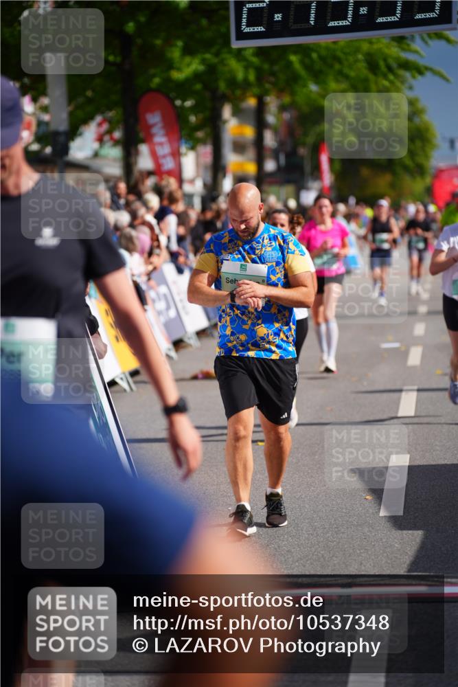 20.09.2026 - PSD Bank Halbmarathon LAZAROV Photography http://msf.ph/oto/10537348 20.09.2026 12:19:54 Ziel 1777, 2549, 3180, 3288 meine-sportfotos.de