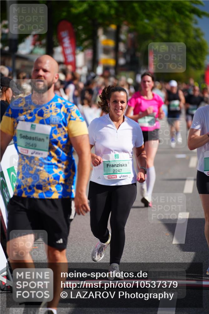 20.09.2026 - PSD Bank Halbmarathon LAZAROV Photography http://msf.ph/oto/10537379 20.09.2026 12:19:57 Ziel 1777, 2436, 2549, 3180, 3288 meine-sportfotos.de
