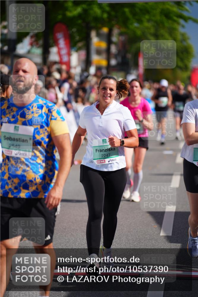 20.09.2026 - PSD Bank Halbmarathon LAZAROV Photography http://msf.ph/oto/10537390 20.09.2026 12:19:57 Ziel 1777, 2436, 2549, 3180, 3288 meine-sportfotos.de