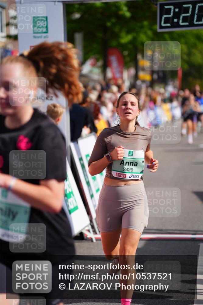 20.09.2026 - PSD Bank Halbmarathon LAZAROV Photography http://msf.ph/oto/10537521 20.09.2026 12:20:09 Ziel 1323, 2787, 3429, 3688, 3735, 4626, 4689 meine-sportfotos.de