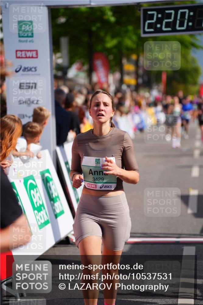 20.09.2026 - PSD Bank Halbmarathon LAZAROV Photography http://msf.ph/oto/10537531 20.09.2026 12:20:09 Ziel 1323, 2787, 3429, 3688, 3735, 4626, 4689 meine-sportfotos.de