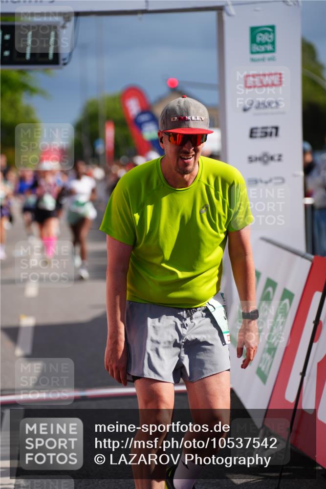 20.09.2026 - PSD Bank Halbmarathon LAZAROV Photography http://msf.ph/oto/10537542 20.09.2026 12:20:10 Ziel 1323, 2787, 3429, 3688, 3735, 4085, 4626, 4689 meine-sportfotos.de