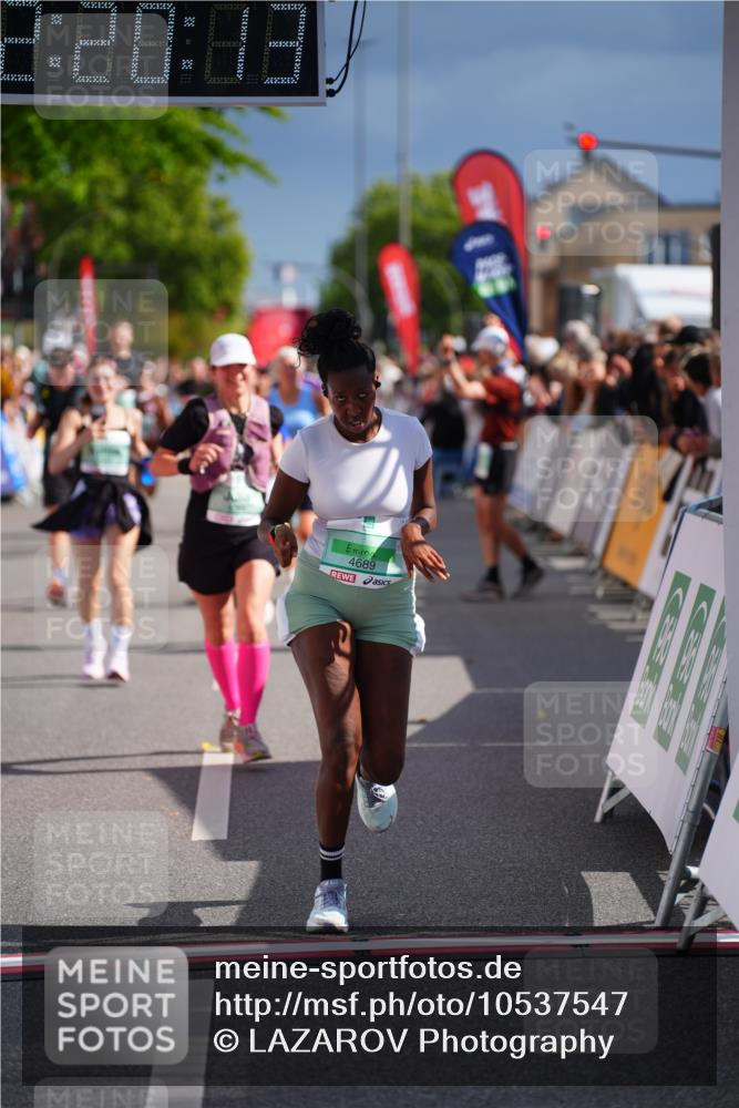 20.09.2026 - PSD Bank Halbmarathon LAZAROV Photography http://msf.ph/oto/10537547 20.09.2026 12:20:13 Ziel 2737, 2933, 3085, 3429, 3688, 3735, 4085, 4626, 4689 meine-sportfotos.de