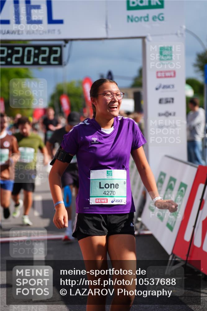 20.09.2026 - PSD Bank Halbmarathon LAZAROV Photography http://msf.ph/oto/10537688 20.09.2026 12:20:21 Ziel 1021, 1261, 1628, 1755, 1892, 2737, 2933, 3085, 4085, 4228, 4270, 4632, 4689 meine-sportfotos.de
