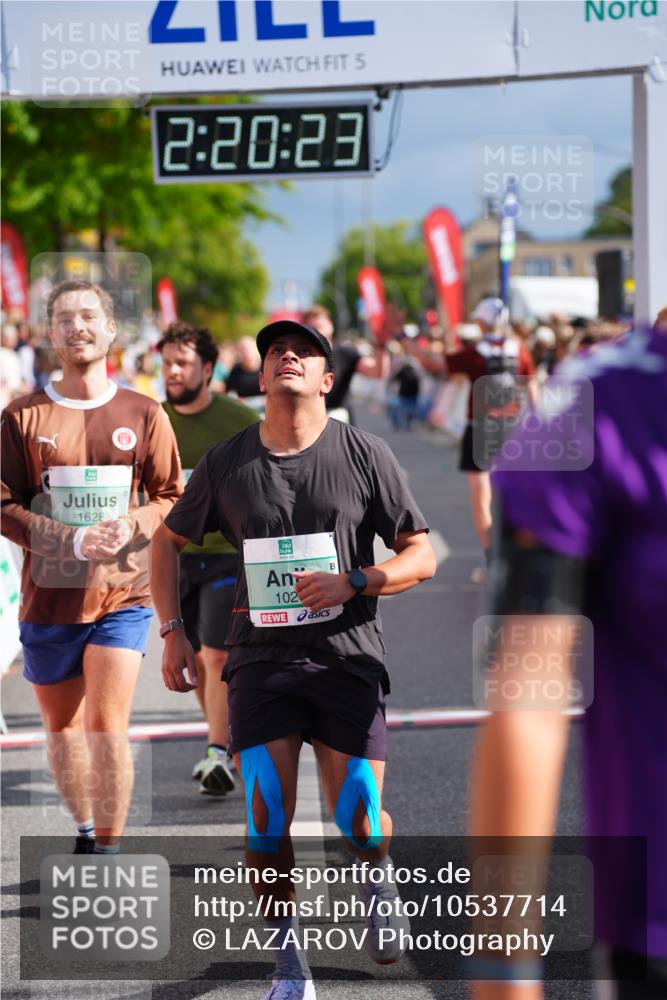 20.09.2026 - PSD Bank Halbmarathon LAZAROV Photography http://msf.ph/oto/10537714 20.09.2026 12:20:23 Ziel 1021, 1261, 1628, 1755, 1892, 2737, 2933, 3085, 4228, 4237, 4270, 4632 meine-sportfotos.de