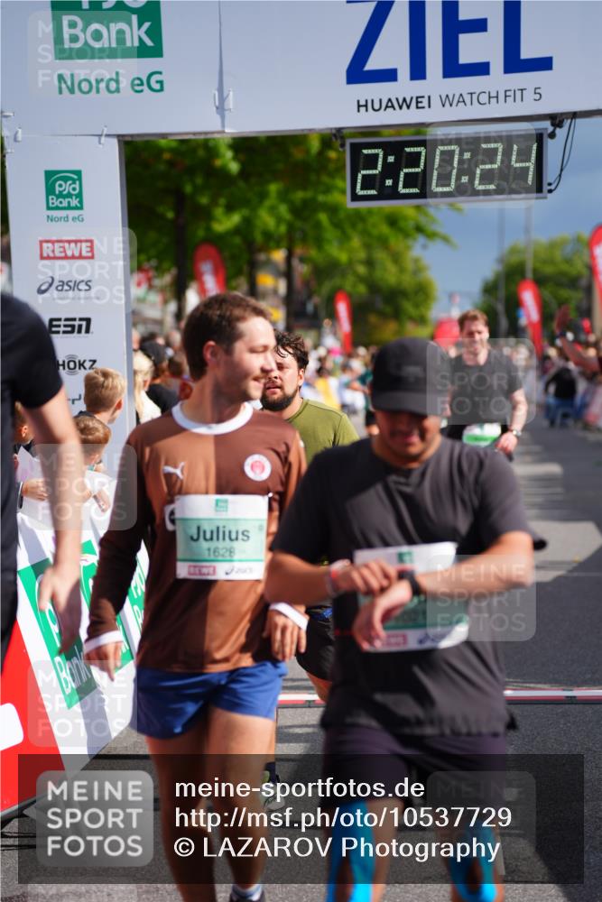 20.09.2026 - PSD Bank Halbmarathon LAZAROV Photography http://msf.ph/oto/10537729 20.09.2026 12:20:24 Ziel 1021, 1261, 1628, 1755, 1892, 2737, 3085, 4228, 4237, 4270, 4632 meine-sportfotos.de
