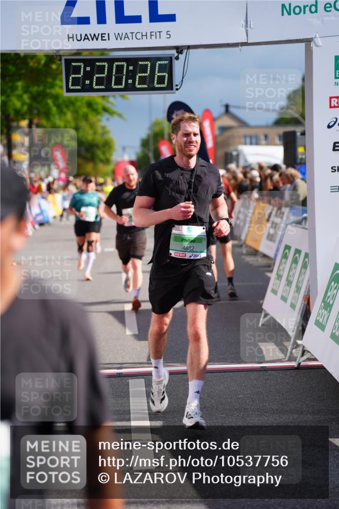 20.09.2026 - PSD Bank Halbmarathon LAZAROV Photography http://msf.ph/oto/10537756 20.09.2026 12:20:25 Ziel 1021, 1261, 1294, 1628, 1755, 1892, 3085, 3097, 4228, 4237, 4270, 4632 meine-sportfotos.de