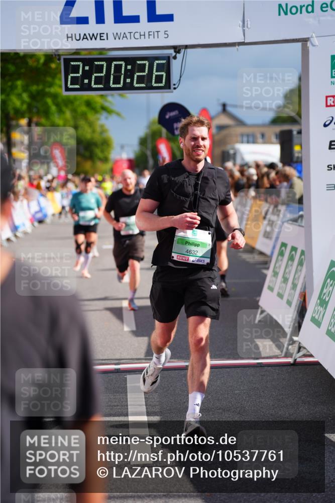 20.09.2026 - PSD Bank Halbmarathon LAZAROV Photography http://msf.ph/oto/10537761 20.09.2026 12:20:26 Ziel 1021, 1261, 1294, 1628, 1755, 1892, 2351, 3097, 4228, 4237, 4270, 4632 meine-sportfotos.de