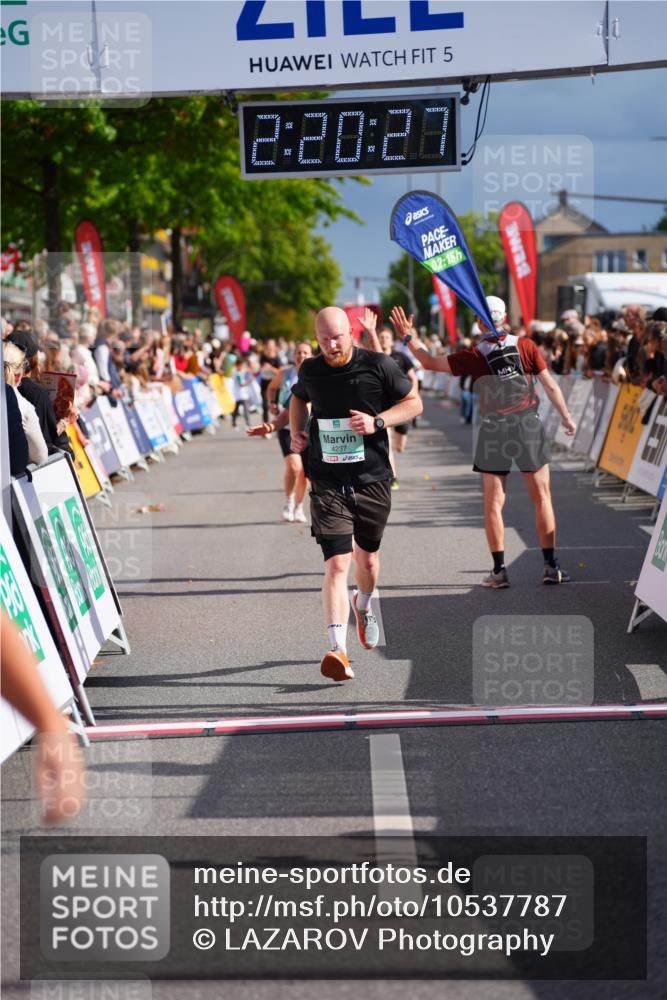 20.09.2026 - PSD Bank Halbmarathon LAZAROV Photography http://msf.ph/oto/10537787 20.09.2026 12:20:27 Ziel 1021, 1261, 1294, 1628, 1755, 1892, 2351, 3097, 4228, 4237, 4270, 4632 meine-sportfotos.de