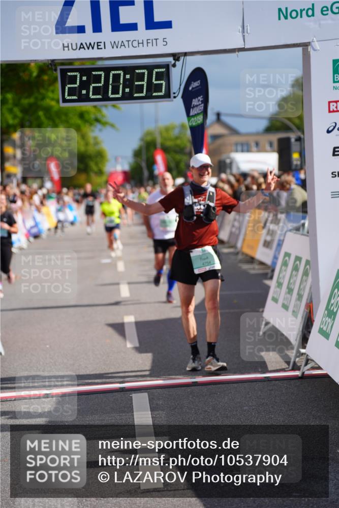 20.09.2026 - PSD Bank Halbmarathon LAZAROV Photography http://msf.ph/oto/10537904 20.09.2026 12:20:34 Ziel 1294, 2351, 2741, 3097, 3217, 4237, 4754 meine-sportfotos.de