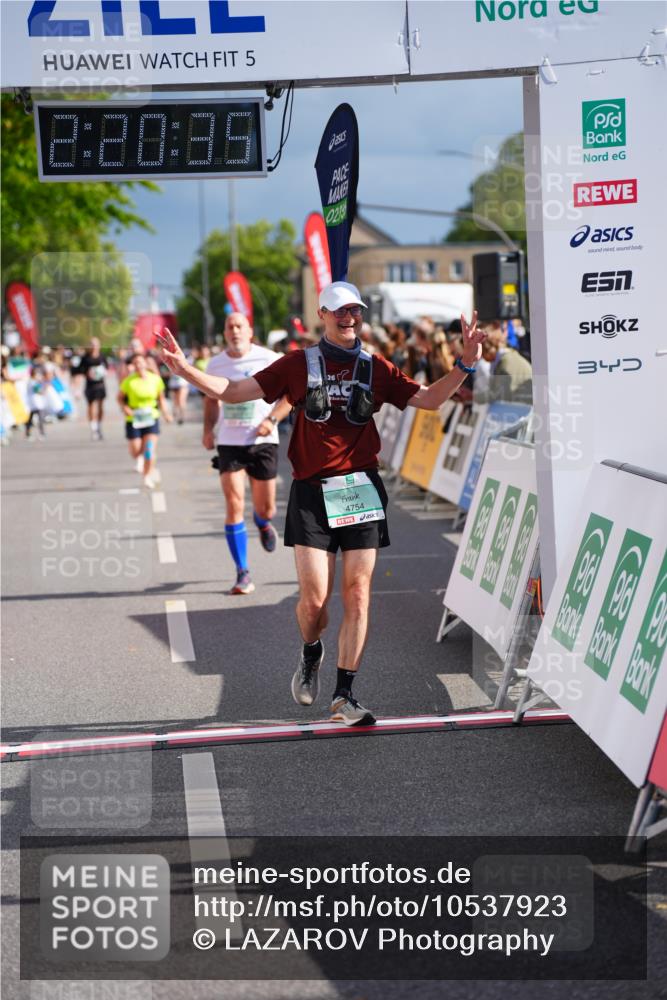 20.09.2026 - PSD Bank Halbmarathon LAZAROV Photography http://msf.ph/oto/10537923 20.09.2026 12:20:34 Ziel 1294, 2351, 2741, 3097, 3217, 4237, 4754 meine-sportfotos.de