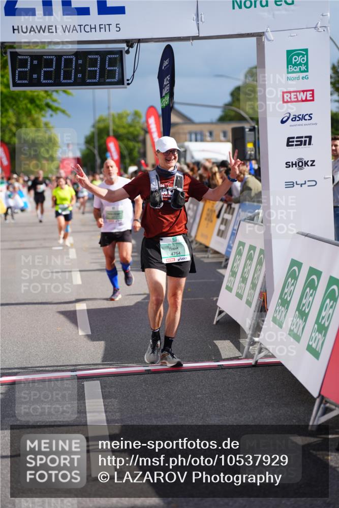 20.09.2026 - PSD Bank Halbmarathon LAZAROV Photography http://msf.ph/oto/10537929 20.09.2026 12:20:34 Ziel 1294, 2351, 2741, 3097, 3217, 4237, 4754 meine-sportfotos.de
