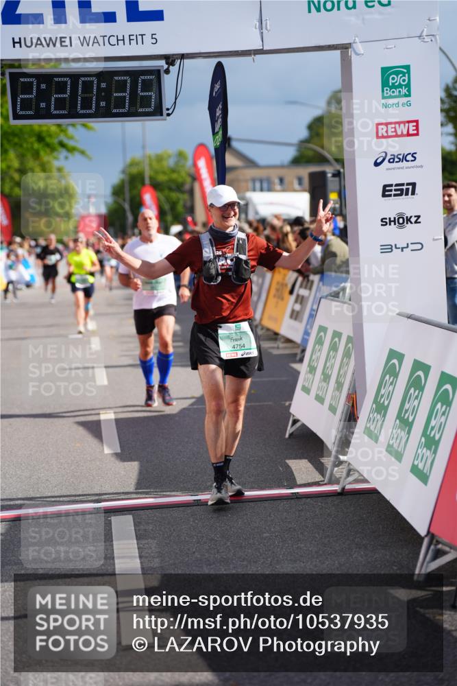 20.09.2026 - PSD Bank Halbmarathon LAZAROV Photography http://msf.ph/oto/10537935 20.09.2026 12:20:35 Ziel 1294, 2351, 2741, 3097, 3217, 4237, 4754 meine-sportfotos.de