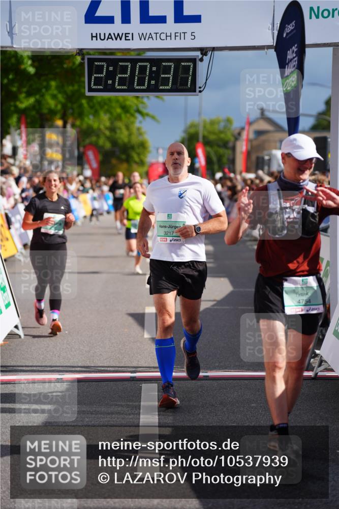 20.09.2026 - PSD Bank Halbmarathon LAZAROV Photography http://msf.ph/oto/10537939 20.09.2026 12:20:37 Ziel 1294, 2351, 2741, 3097, 3217, 4125, 4754 meine-sportfotos.de