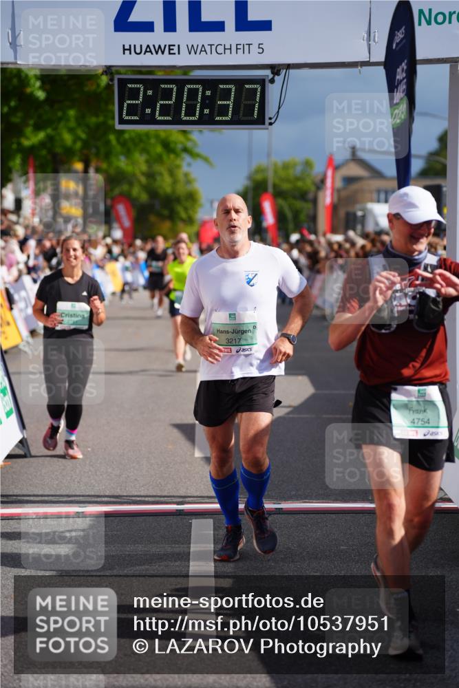 20.09.2026 - PSD Bank Halbmarathon LAZAROV Photography http://msf.ph/oto/10537951 20.09.2026 12:20:37 Ziel 1294, 2351, 2741, 3097, 3217, 4125, 4754 meine-sportfotos.de