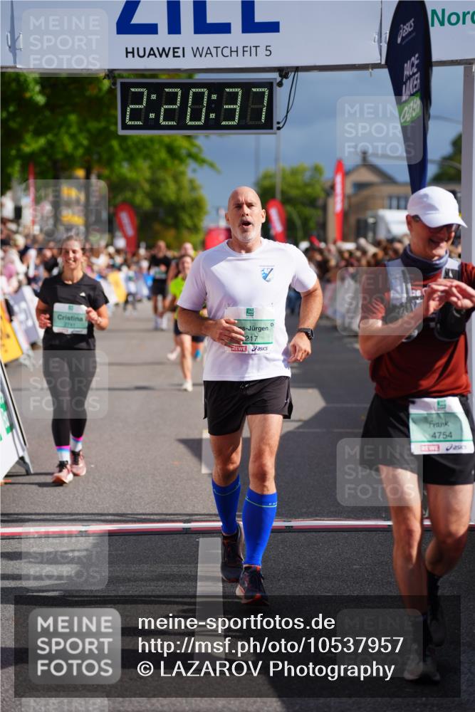 20.09.2026 - PSD Bank Halbmarathon LAZAROV Photography http://msf.ph/oto/10537957 20.09.2026 12:20:37 Ziel 1294, 2351, 2741, 3097, 3217, 4125, 4754 meine-sportfotos.de