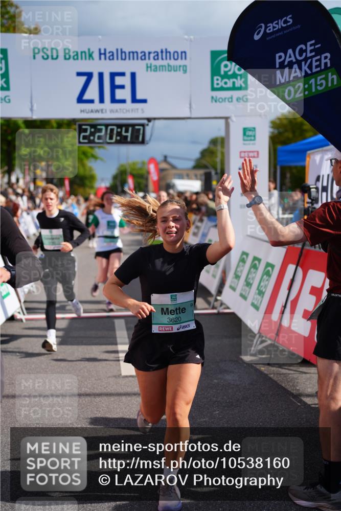 20.09.2026 - PSD Bank Halbmarathon LAZAROV Photography http://msf.ph/oto/10538160 20.09.2026 12:20:47 Ziel 1127, 2305, 2389, 3102, 3620, 3740, 4125, 4292 meine-sportfotos.de