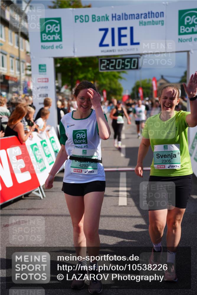 20.09.2026 - PSD Bank Halbmarathon LAZAROV Photography http://msf.ph/oto/10538226 20.09.2026 12:20:50 Ziel 1127, 1331, 2305, 2389, 3102, 3620, 3740, 4292, 4312 meine-sportfotos.de