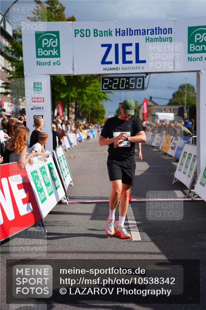 20.09.2026 - PSD Bank Halbmarathon LAZAROV Photography http://msf.ph/oto/10538342 20.09.2026 12:20:57 Ziel 1331, 3102, 3412, 4312, 4790 meine-sportfotos.de