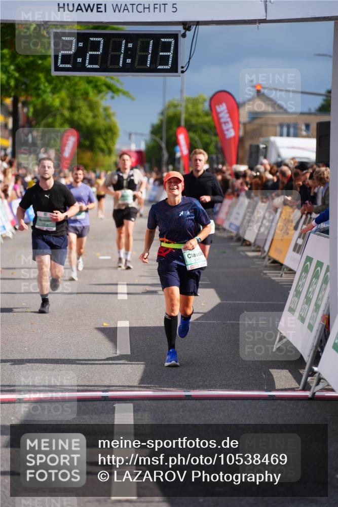 20.09.2026 - PSD Bank Halbmarathon LAZAROV Photography http://msf.ph/oto/10538469 20.09.2026 12:21:13 Ziel 1143, 1281, 2906, 2907 meine-sportfotos.de
