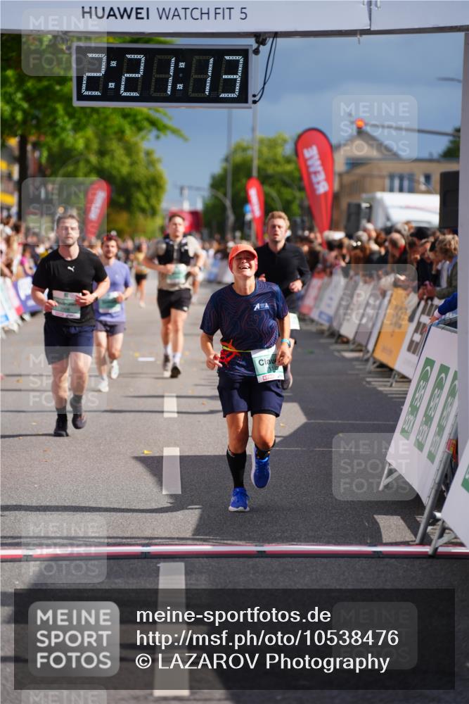20.09.2026 - PSD Bank Halbmarathon LAZAROV Photography http://msf.ph/oto/10538476 20.09.2026 12:21:13 Ziel 1143, 1281, 2906, 2907 meine-sportfotos.de