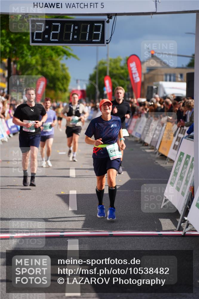 20.09.2026 - PSD Bank Halbmarathon LAZAROV Photography http://msf.ph/oto/10538482 20.09.2026 12:21:13 Ziel 1143, 1281, 2906, 2907 meine-sportfotos.de