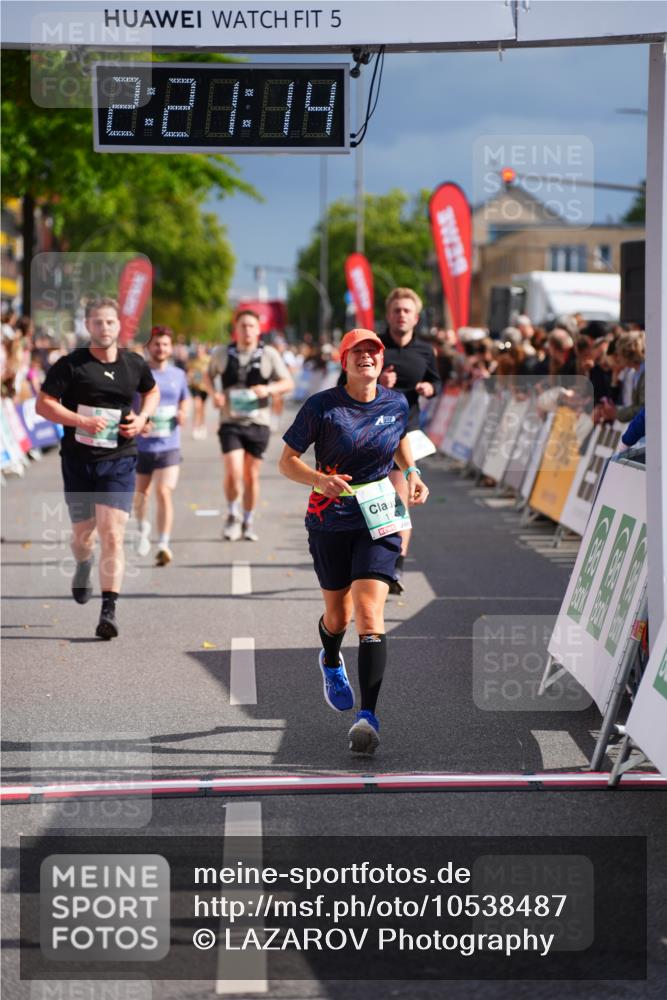 20.09.2026 - PSD Bank Halbmarathon LAZAROV Photography http://msf.ph/oto/10538487 20.09.2026 12:21:13 Ziel 1143, 1281, 2906, 2907 meine-sportfotos.de