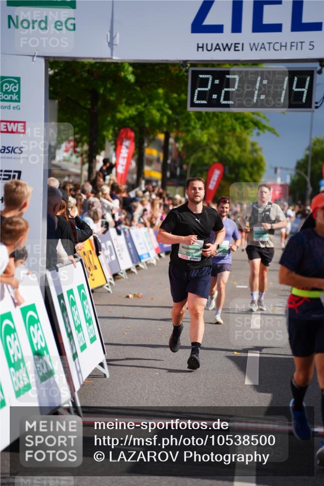 20.09.2026 - PSD Bank Halbmarathon LAZAROV Photography http://msf.ph/oto/10538500 20.09.2026 12:21:14 Ziel 1004, 1143, 1281, 2906, 2907 meine-sportfotos.de