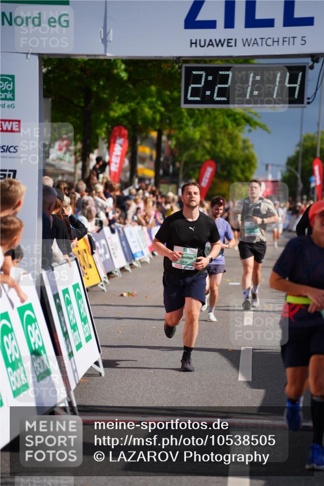 20.09.2026 - PSD Bank Halbmarathon LAZAROV Photography http://msf.ph/oto/10538505 20.09.2026 12:21:14 Ziel 1004, 1143, 1281, 2906, 2907 meine-sportfotos.de