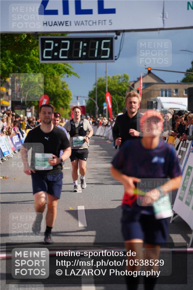 20.09.2026 - PSD Bank Halbmarathon LAZAROV Photography http://msf.ph/oto/10538529 20.09.2026 12:21:15 Ziel 1004, 1143, 1281, 2906, 2907 meine-sportfotos.de