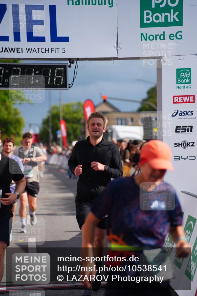 20.09.2026 - PSD Bank Halbmarathon LAZAROV Photography http://msf.ph/oto/10538541 20.09.2026 12:21:16 Ziel 1004, 1143, 1281, 2906, 2907 meine-sportfotos.de