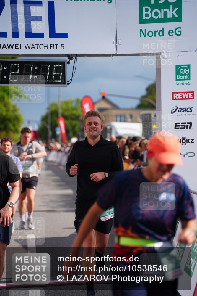 20.09.2026 - PSD Bank Halbmarathon LAZAROV Photography http://msf.ph/oto/10538546 20.09.2026 12:21:16 Ziel 1004, 1143, 1281, 2906, 2907 meine-sportfotos.de