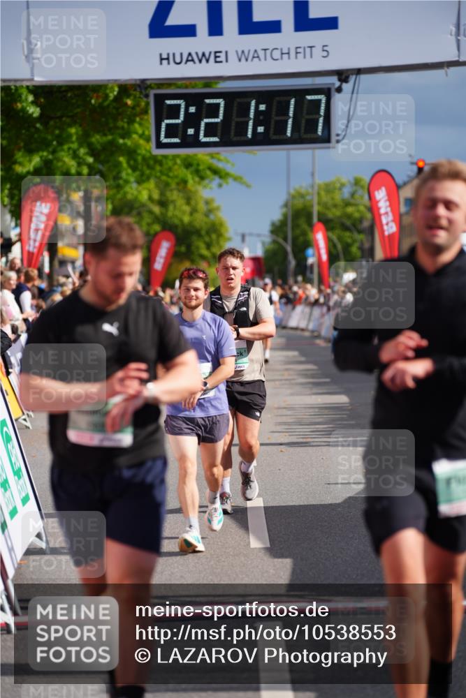 20.09.2026 - PSD Bank Halbmarathon LAZAROV Photography http://msf.ph/oto/10538553 20.09.2026 12:21:16 Ziel 1004, 1143, 1281, 2906, 2907 meine-sportfotos.de