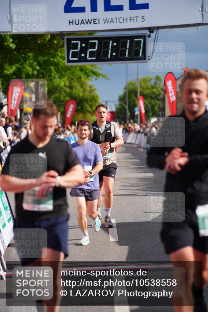 20.09.2026 - PSD Bank Halbmarathon LAZAROV Photography http://msf.ph/oto/10538558 20.09.2026 12:21:16 Ziel 1004, 1143, 1281, 2906, 2907 meine-sportfotos.de