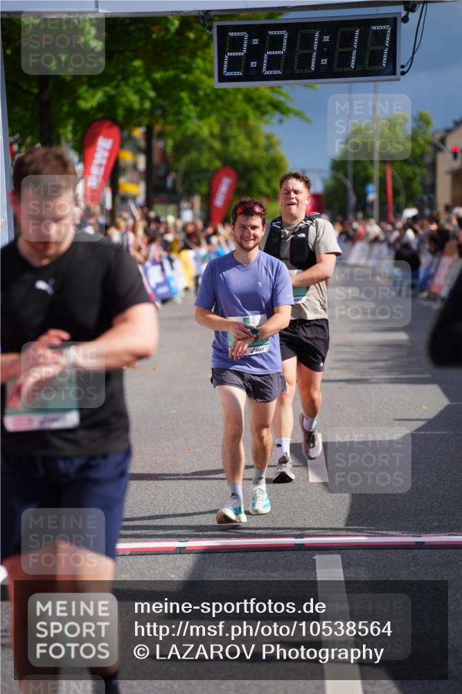 20.09.2026 - PSD Bank Halbmarathon LAZAROV Photography http://msf.ph/oto/10538564 20.09.2026 12:21:17 Ziel 1004, 1143, 1281, 2906, 2907 meine-sportfotos.de