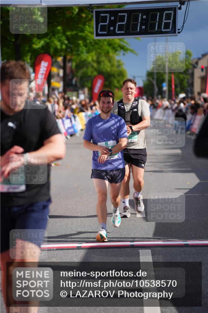 20.09.2026 - PSD Bank Halbmarathon LAZAROV Photography http://msf.ph/oto/10538570 20.09.2026 12:21:17 Ziel 1004, 1143, 1281, 2906, 2907 meine-sportfotos.de