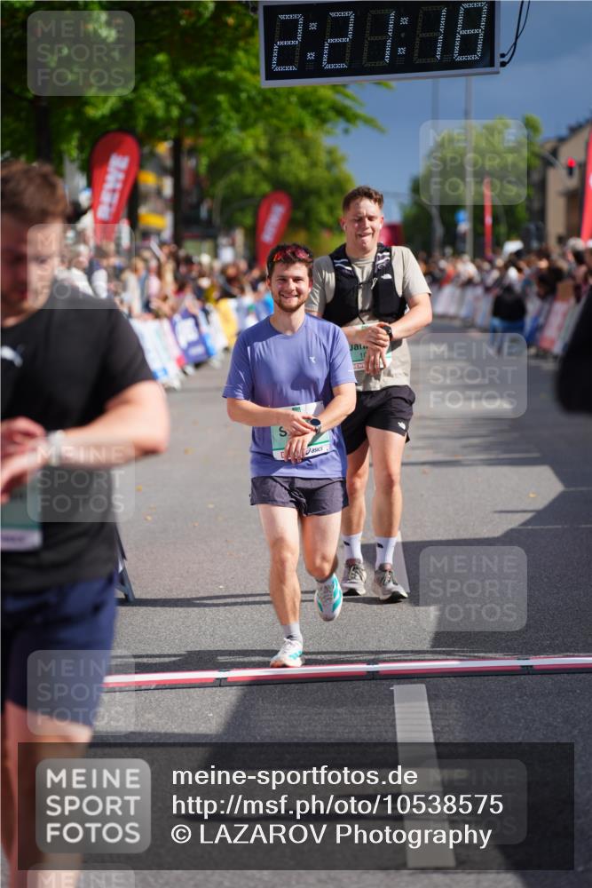 20.09.2026 - PSD Bank Halbmarathon LAZAROV Photography http://msf.ph/oto/10538575 20.09.2026 12:21:17 Ziel 1004, 1143, 1281, 2906, 2907 meine-sportfotos.de