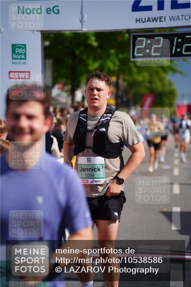 20.09.2026 - PSD Bank Halbmarathon LAZAROV Photography http://msf.ph/oto/10538586 20.09.2026 12:21:20 Ziel 1004, 1143, 1281, 2906, 2907, 3197 meine-sportfotos.de