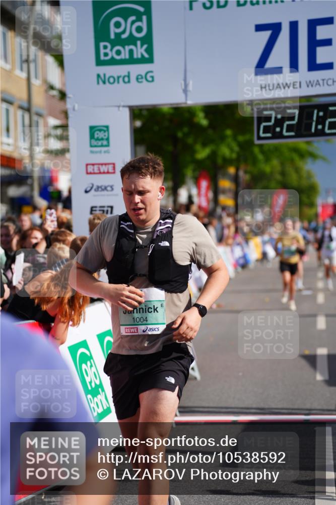 20.09.2026 - PSD Bank Halbmarathon LAZAROV Photography http://msf.ph/oto/10538592 20.09.2026 12:21:20 Ziel 1004, 1143, 1281, 2906, 2907, 3197 meine-sportfotos.de