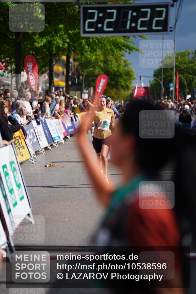 20.09.2026 - PSD Bank Halbmarathon LAZAROV Photography http://msf.ph/oto/10538596 20.09.2026 12:21:21 Ziel 1004, 1143, 1281, 2906, 2907, 3197 meine-sportfotos.de