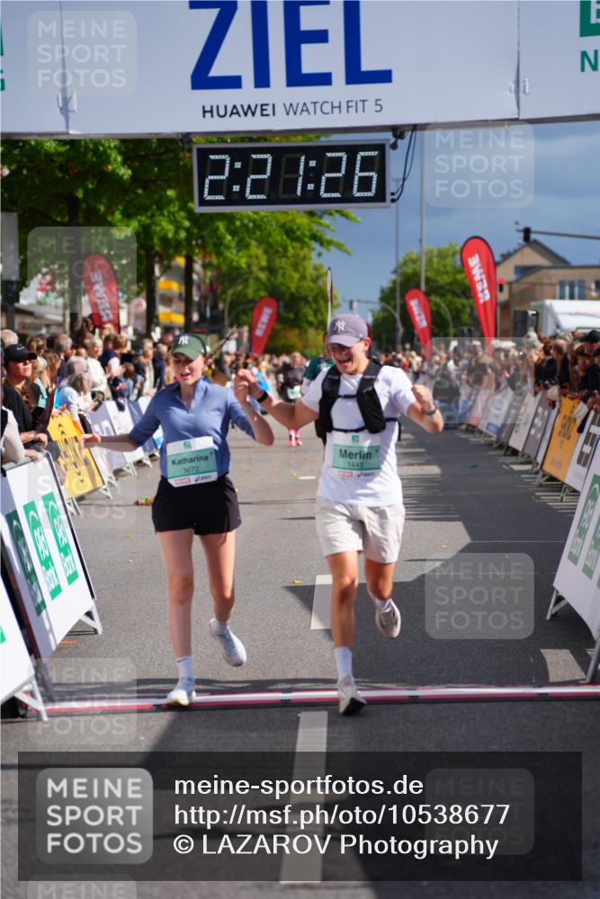 20.09.2026 - PSD Bank Halbmarathon LAZAROV Photography http://msf.ph/oto/10538677 20.09.2026 12:21:26 Ziel 1004, 1443, 1793, 3197, 3672 meine-sportfotos.de