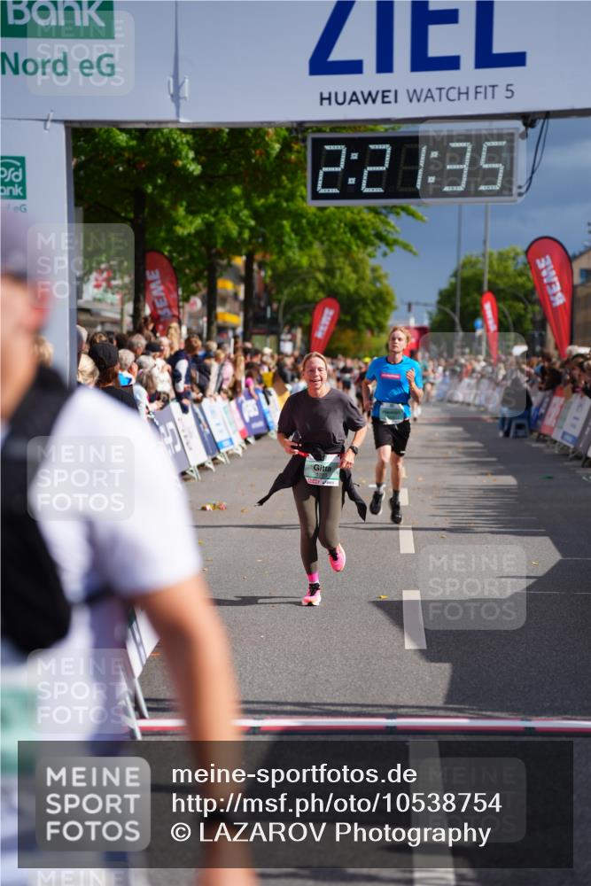 20.09.2026 - PSD Bank Halbmarathon LAZAROV Photography http://msf.ph/oto/10538754 20.09.2026 12:21:34 Ziel 1203, 1443, 1793, 3672, 4205 meine-sportfotos.de