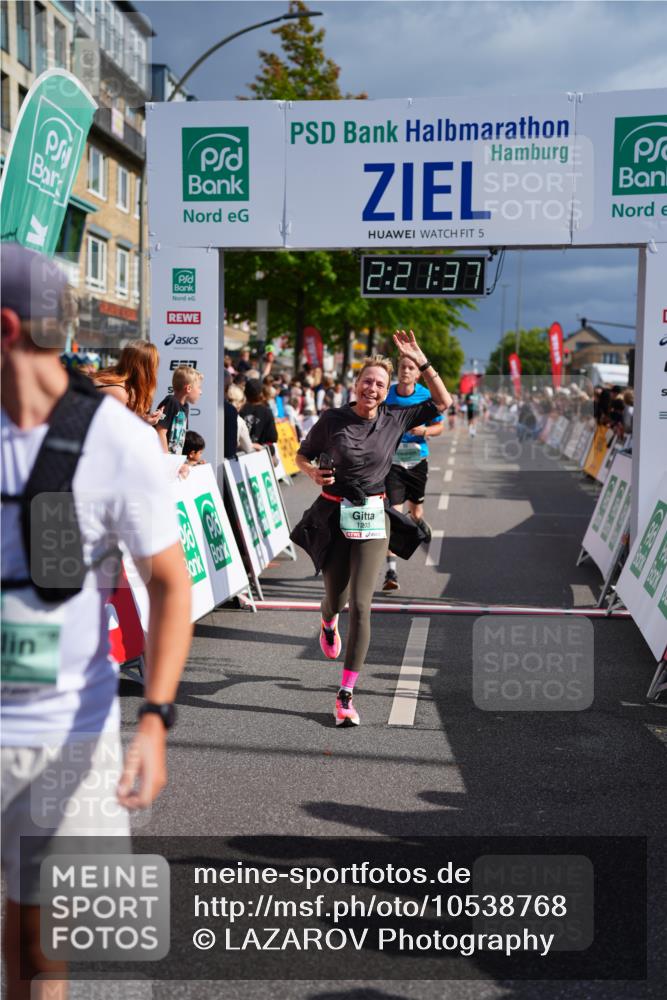 20.09.2026 - PSD Bank Halbmarathon LAZAROV Photography http://msf.ph/oto/10538768 20.09.2026 12:21:37 Ziel 1203, 1793, 4205 meine-sportfotos.de