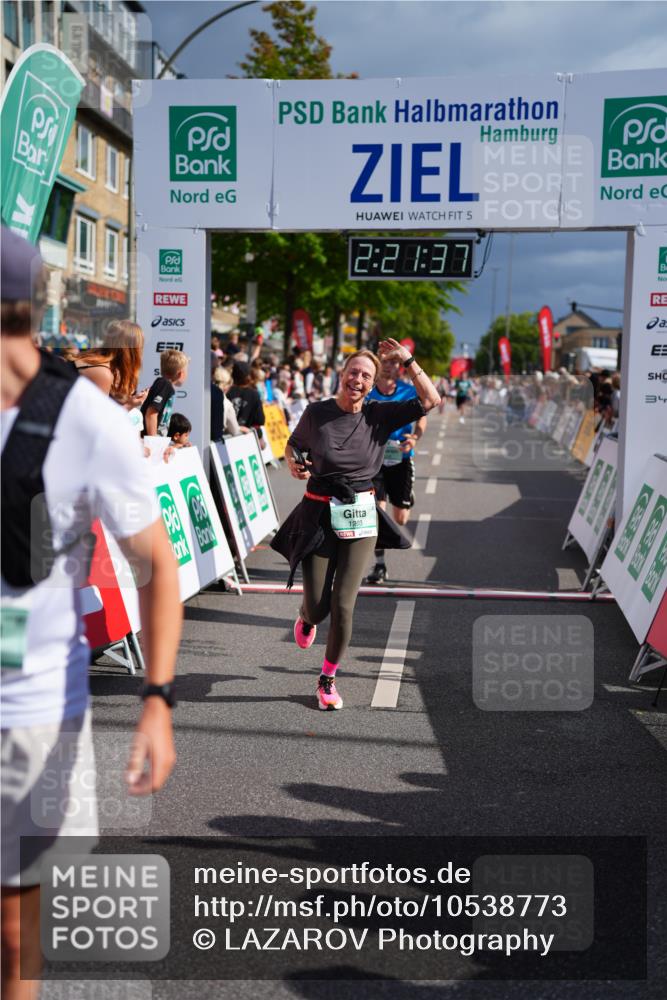 20.09.2026 - PSD Bank Halbmarathon LAZAROV Photography http://msf.ph/oto/10538773 20.09.2026 12:21:37 Ziel 1203, 1793, 4205 meine-sportfotos.de